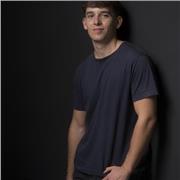 Monitor fitness apto para todas las edades, especializado en métodos de entrenamiento y en planificación de planes de trabajo.